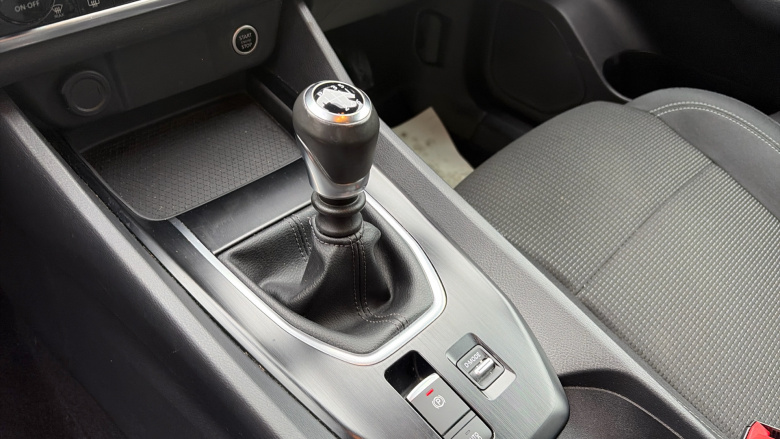 Nissan Qashqai 1.3 DiG-T MH Acenta Premium 5dr Petrol Hatchback